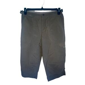 Women’s Columbia Cargo Capri. Size Medium GUC